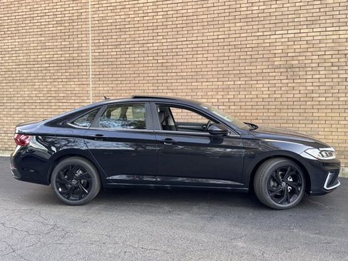 New 2025 Volkswagen Jetta SE image 7