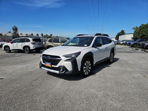 Used 2023 Subaru Outback Limited image 3