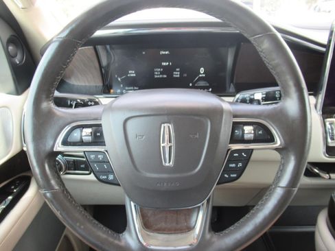Used 2019 Lincoln Navigator Reserve AWD/4WD image 24