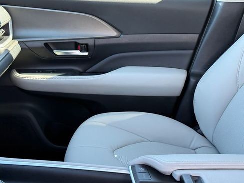 Used 2024 Toyota Grand Highlander XLE image 12