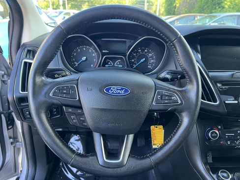 Used 2017 Ford Focus SEL w/ Cold Weather Package FWD image 14