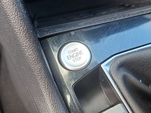 Certified 2025 Volkswagen Taos SEL image 19