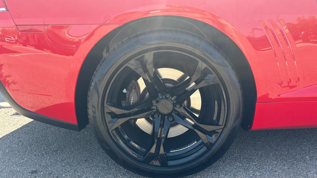 Used 2015 Chevrolet Camaro SS RWD image 4