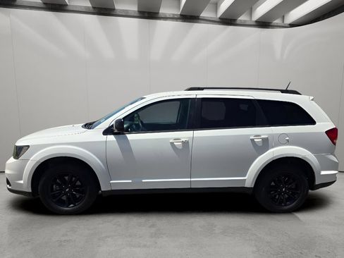 Used 2019 Dodge Journey SE w/ Blacktop Package FWD image 2
