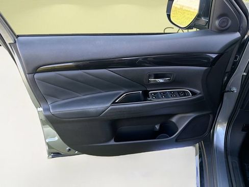 Used 2018 Mitsubishi Outlander SEL AWD/4WD image 18