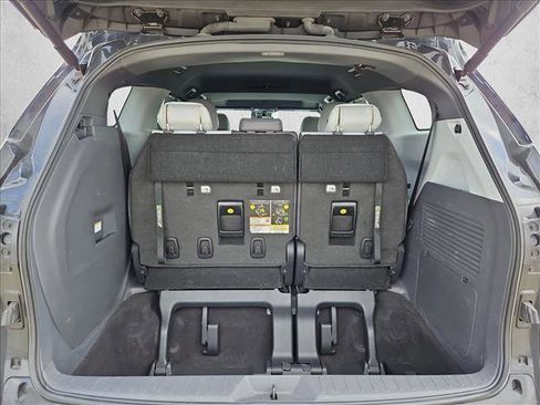 Used 2023 Toyota Sienna XSE image 6