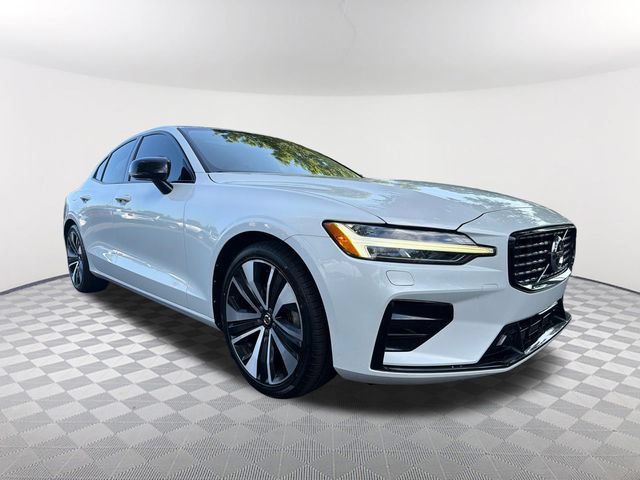 Used 2022 Volvo S60 B5 Momentum w/ Climate Package FWD image 3