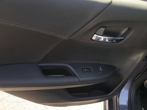 Used 2017 Honda Accord Touring image 16