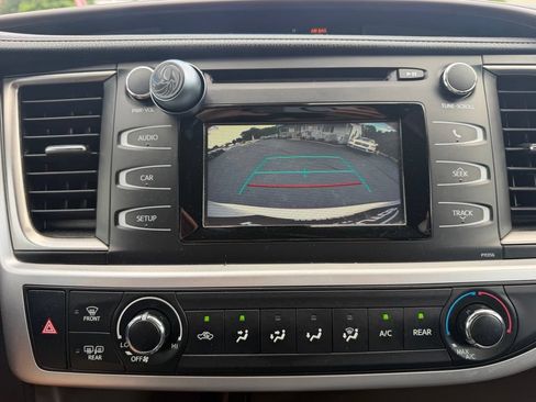 Used 2017 Toyota Highlander LE AWD/4WD image 17