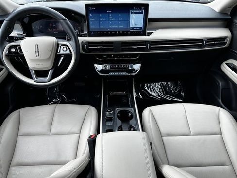 Certified 2025 Lincoln Corsair AWD w/ Equipment Group 101A image 15