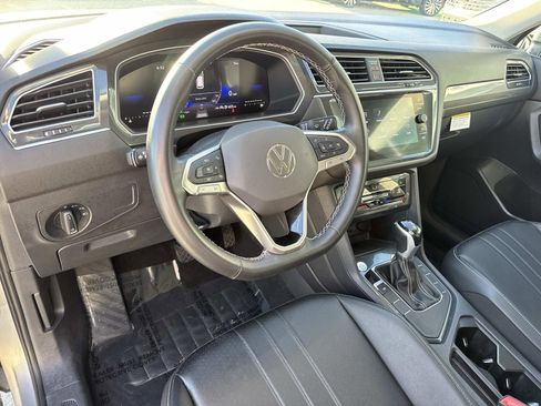 Used 2024 Volkswagen Tiguan SE image 18