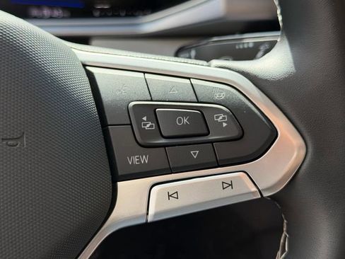Certified 2025 Volkswagen Taos SE FWD image 25