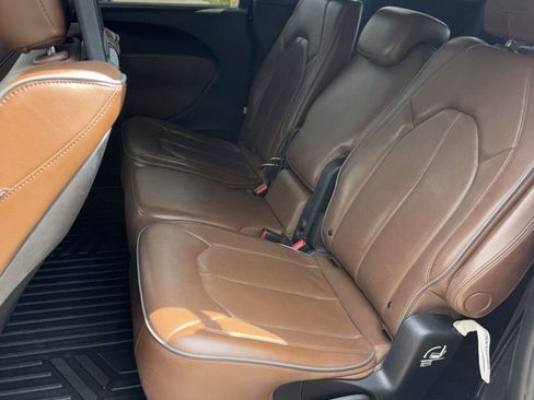 Used 2019 Chrysler Pacifica Limited FWD image 3