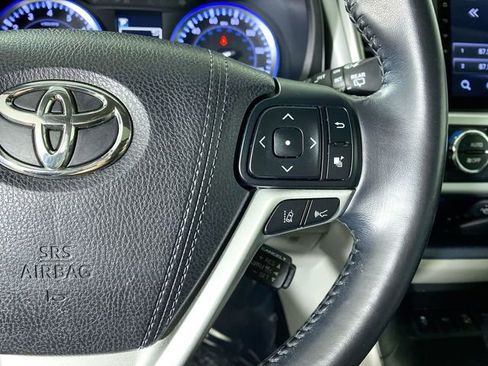 Used 2017 Toyota Highlander XLE image 13