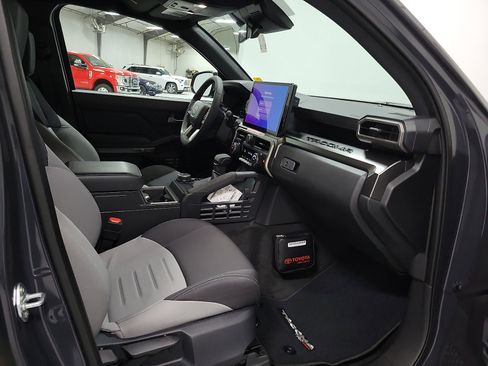 Certified 2025 Toyota Tacoma TRD Sport w/ Blackout Package (GST) image 15