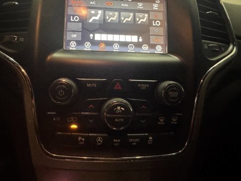 Used 2019 Jeep Grand Cherokee Laredo image 18