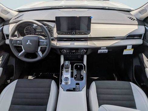New 2026 Mitsubishi Outlander SE FWD image 13