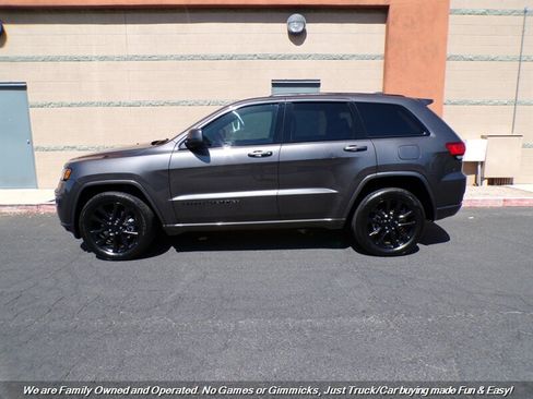 Used 2021 Jeep Grand Cherokee Laredo X AWD/4WD image 7