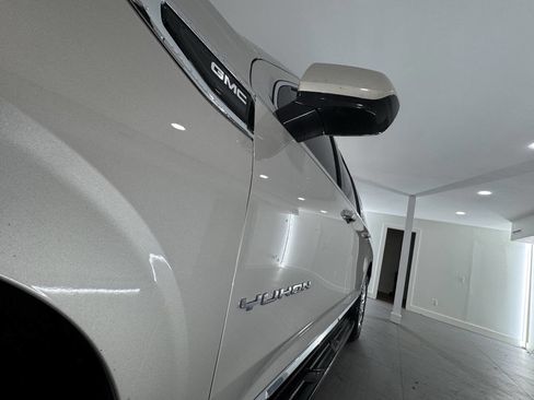 Used 2021 GMC Yukon XL SLT w/ Rear Media and Nav Package image 15