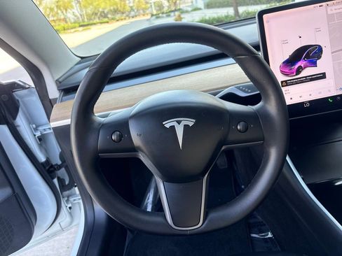 Used 2020 Tesla Model 3 Standard Range Plus RWD image 19