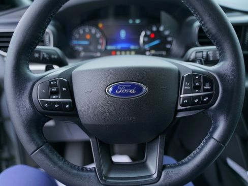 Used 2020 Ford Explorer XLT w/ Equipment Group 202A image 13