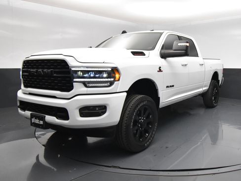Used 2024 RAM 2500 Big Horn w/ Night Edition AWD/4WD image 2