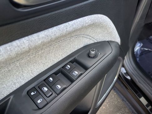 New 2026 Jeep Compass Latitude image 14