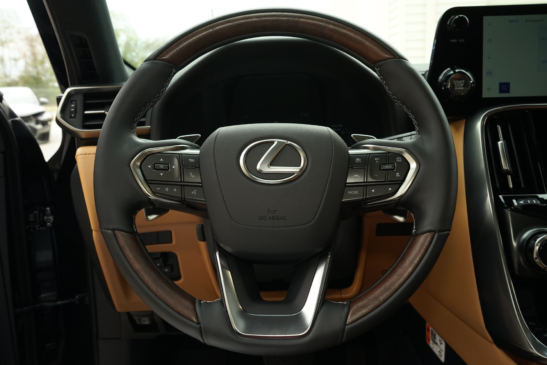 Used 2026 Lexus LX 600 4WD w/ Luxury Package image 12