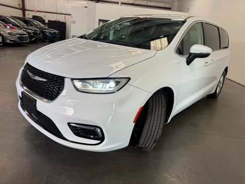 Used 2023 Chrysler Pacifica Touring-L FWD image 28