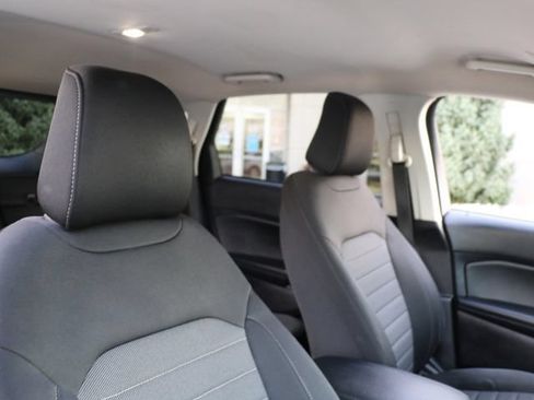 Used 2021 Ford Edge SE FWD image 9