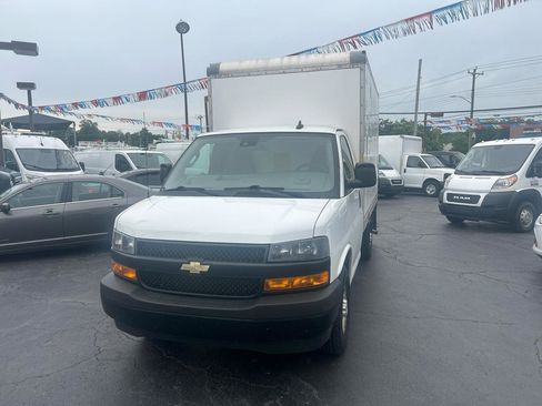 Used 2021 Chevrolet Express 3500 RWD image 2