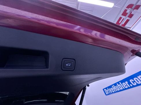 Used 2024 Chevrolet Traverse RS image 41