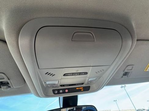 Used 2019 Chevrolet Equinox LT image 33