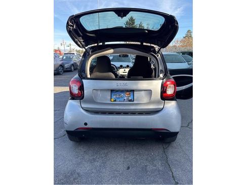 Used 2016 smart fortwo passion RWD image 20