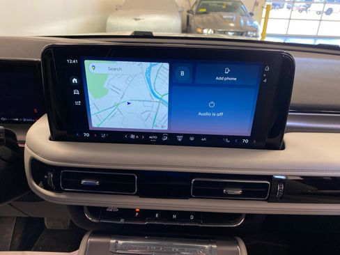 Certified 2025 Lincoln Aviator AWD image 24