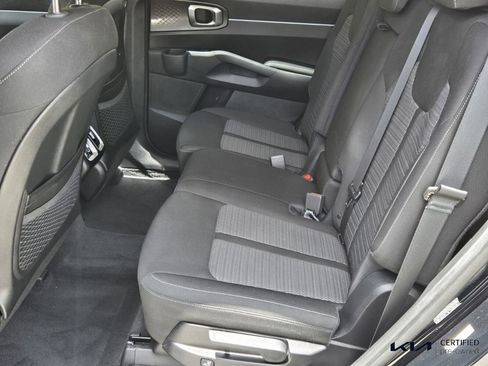 Certified 2022 Kia Sorento LX image 11
