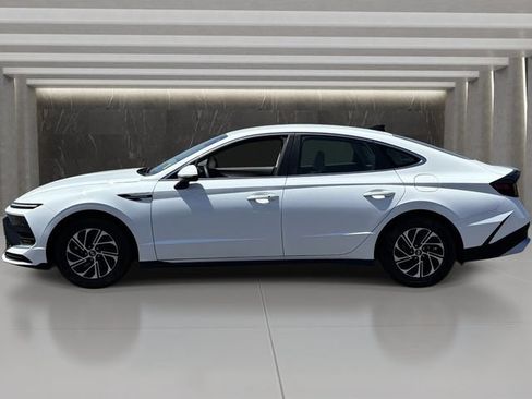 Used 2026 Hyundai Sonata Blue FWD image 2