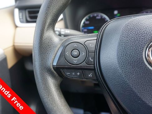 Used 2022 Toyota RAV4 LE AWD/4WD image 4
