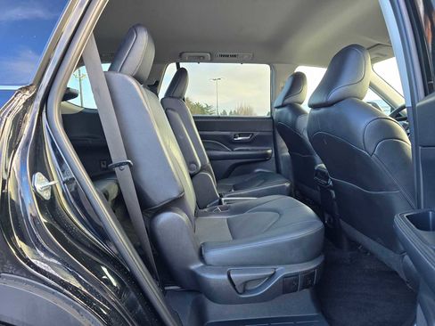 Used 2025 Toyota Grand Highlander AWD image 14