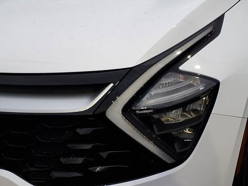 Used 2023 Kia Sportage EX image 8