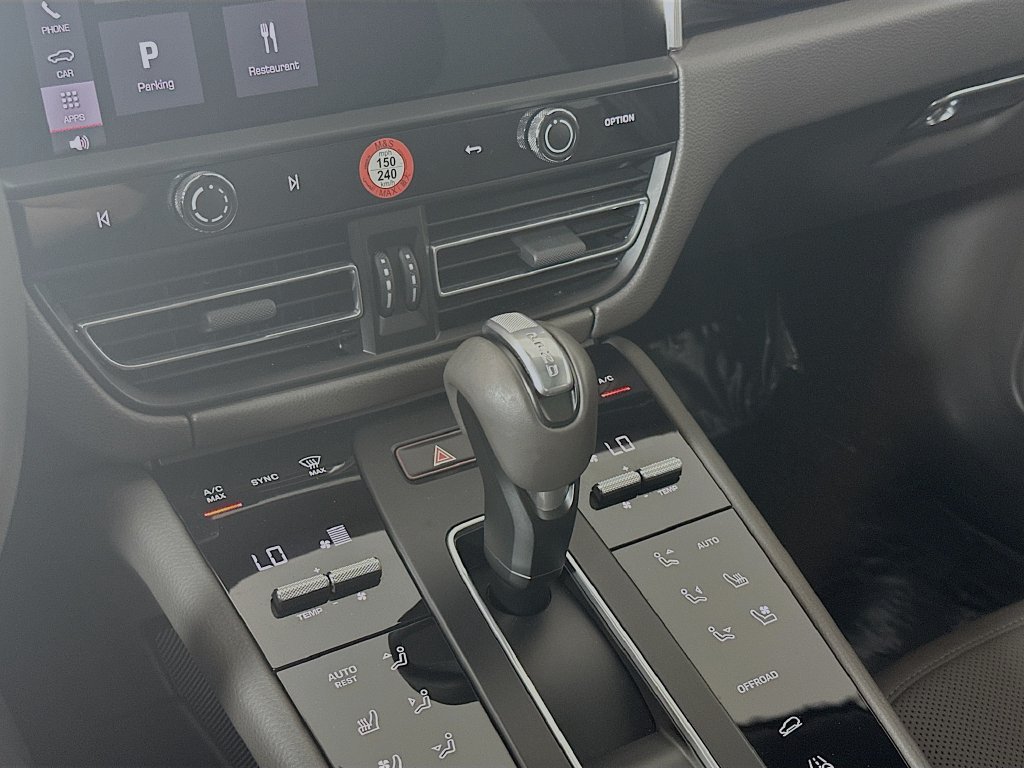 Certified 2026 Porsche Macan Turbo AWD/4WD image 18