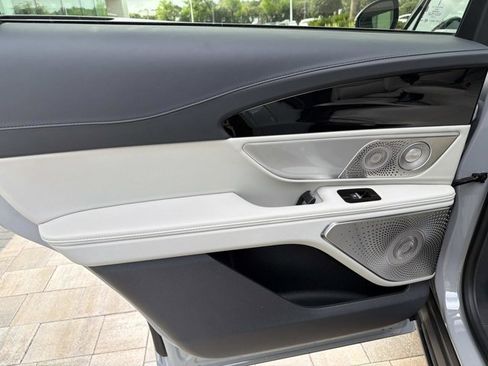 New 2026 Lincoln Nautilus Reserve AWD/4WD image 15