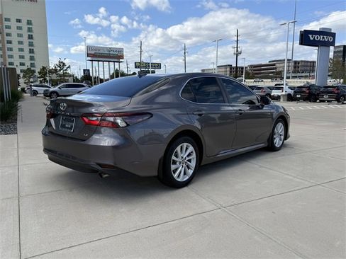 Used 2022 Toyota Camry LE image 7