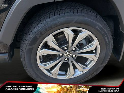Used 2022 Toyota RAV4 XLE Premium AWD/4WD image 32