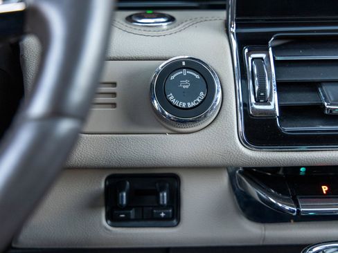 Used 2023 Lincoln Navigator Reserve image 32