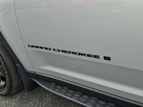 Certified 2024 Jeep Grand Cherokee L Altitude AWD/4WD image 32