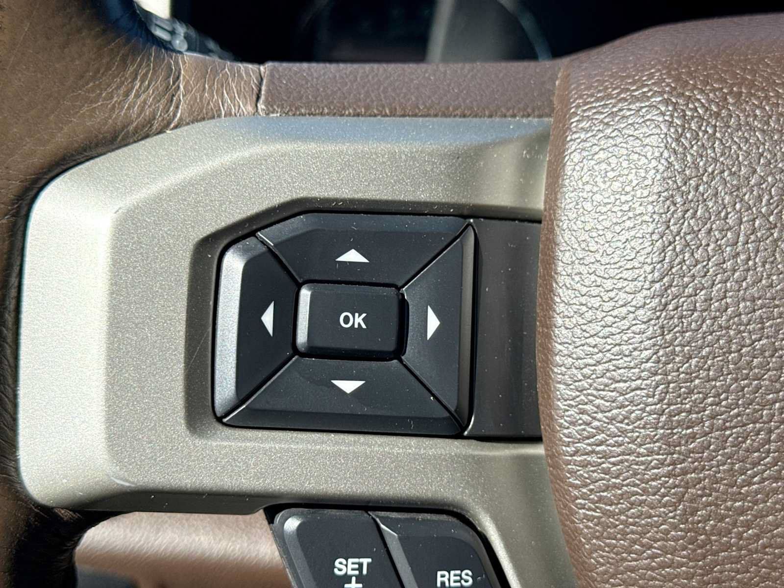 Used 2015 Ford F150 King Ranch w/ Equipment Group 601A Luxury AWD/4WD image 22