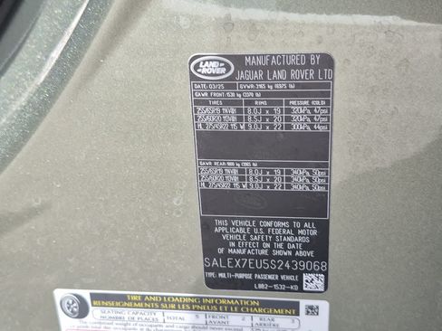 Certified 2025 Land Rover Defender 110 X AWD/4WD image 36