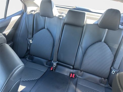 Used 2023 Toyota Camry SE image 9