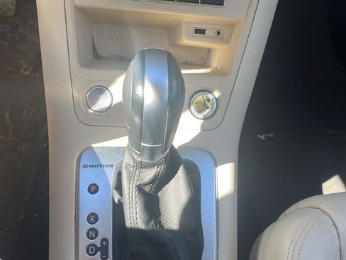 Used 2017 Volkswagen Tiguan SEL AWD/4WD image 14